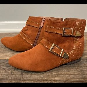 *SALE* Womens Burnt Orange Suede Booties With Gold Accents